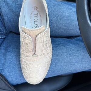 PRICE CUT! Tod's Gomma Rafla Flats